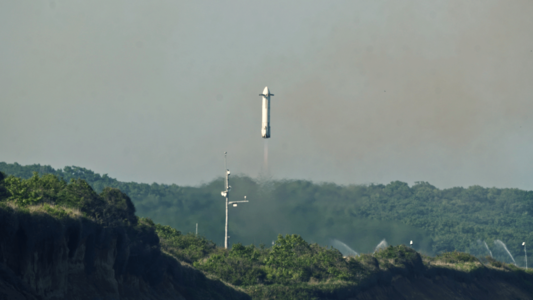 Honda’s experimental reusable rocket reached an altitude of nearly 300 metres before successfully touching down on its landing site. 