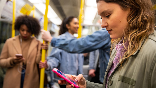 mobile coverage in London Underground - Uncredited
