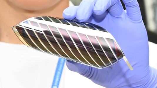 A Korean research team has developed a new material for high efficiency, flexible perovskite solar cells that can be manufactured even in high humidity. - Uncredited