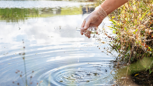 The UK government has unveiled its ‘first-ever’ national strategy to tackle per- and polyfluoroalkyl substances (PFAS), but critics argue the plan falls short of meaningful regulatory commitments. - Uncredited