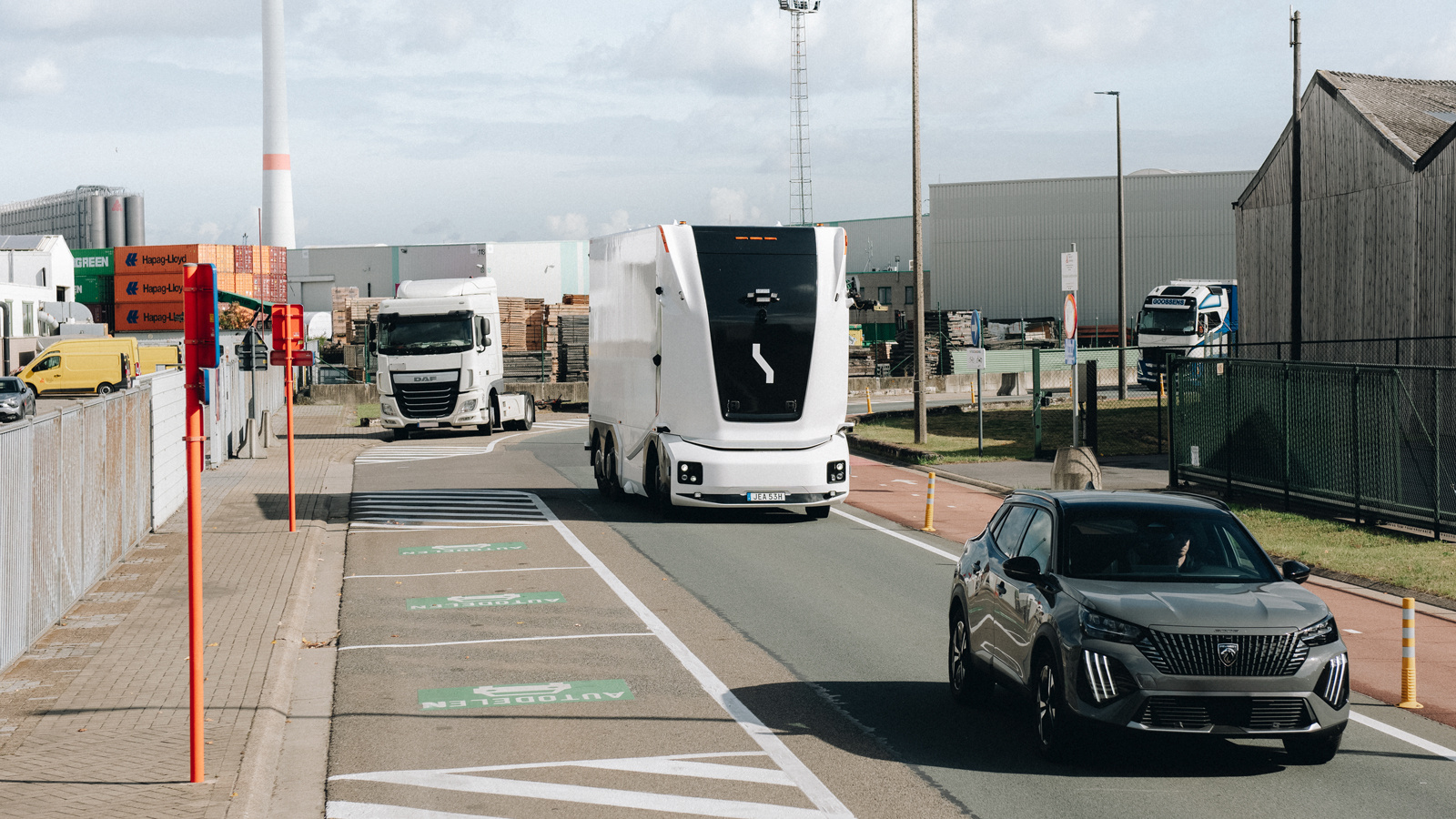 Fully autonomous heavy-duty truck operates on Belgian public road in world first - Uncredited